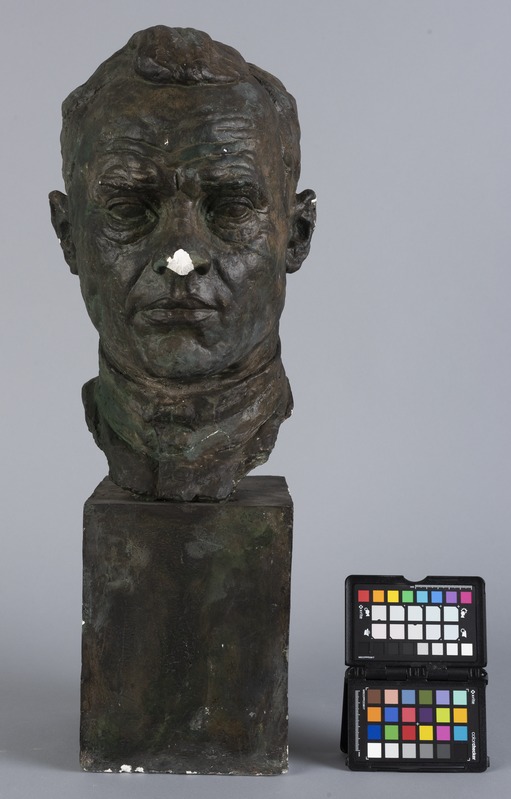 Ferdi (autor) Sannamees, NSVLiidu kangelane E.Puusepp. Portreebüst