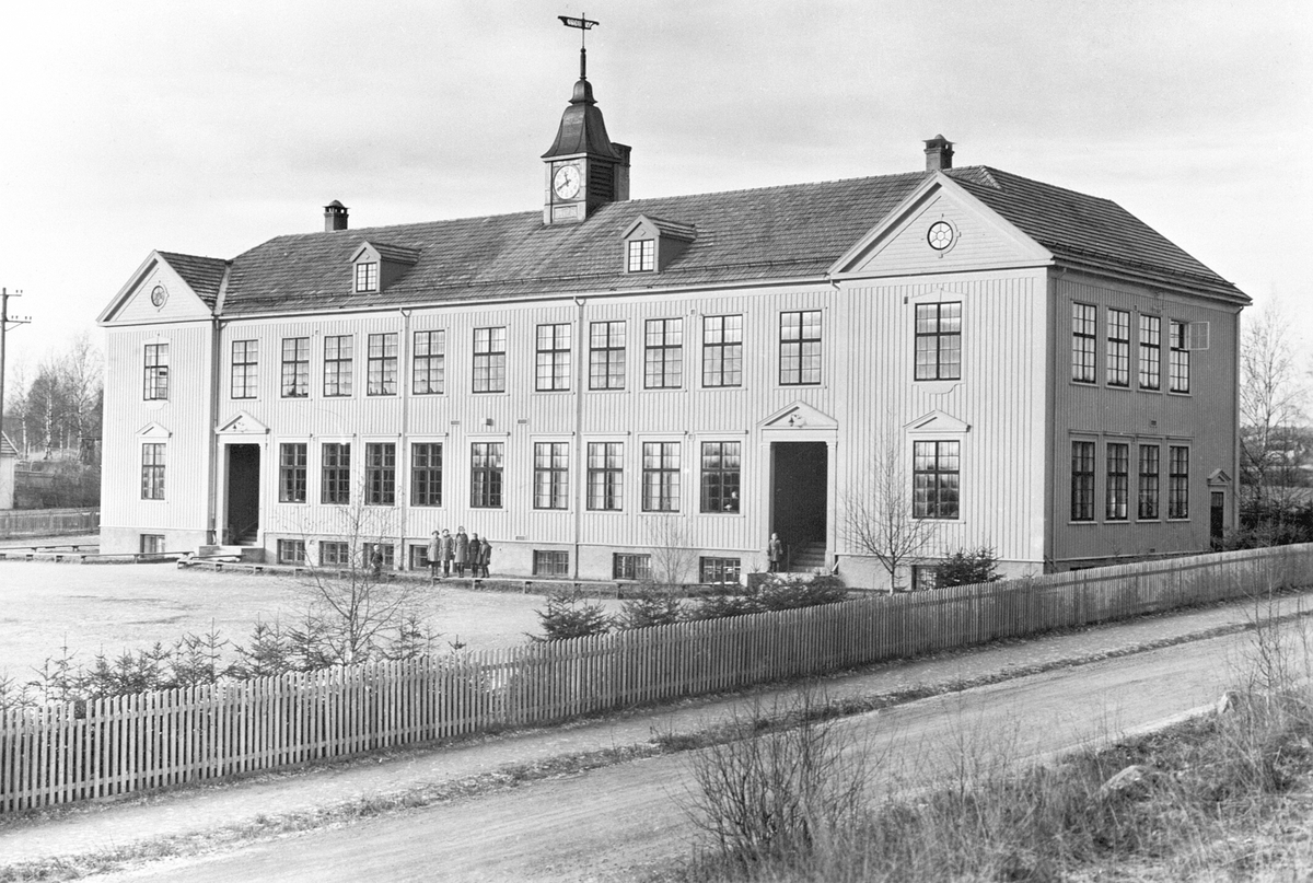 Anno Domkirkeodden, EKSTERIØR, ROLLSLØKKEN SKOLE, ROLLSLØKKENS SKOLE, ROLLSLØKKA.