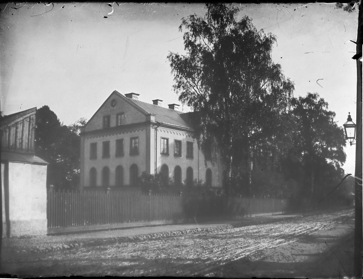Henri Osti's Fotografiateliér, Patologiska institutionen, Trädgårdsgatan, Uppsala 1890-tal