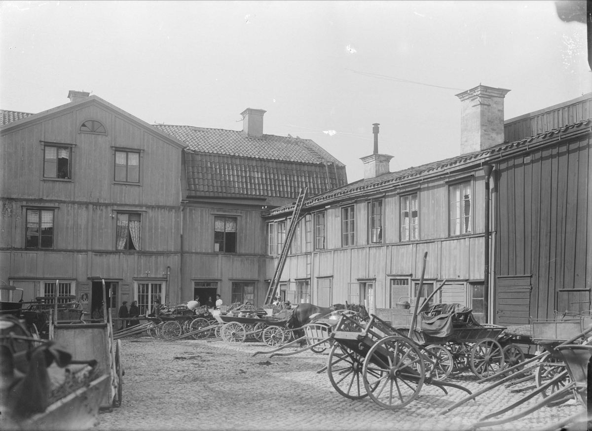 Alfred Dahlgren, Gårdsinteriör, Svartbäcksgatan 23, kvarteret Hjorten, Dragarbrunn, Uppsala 1908