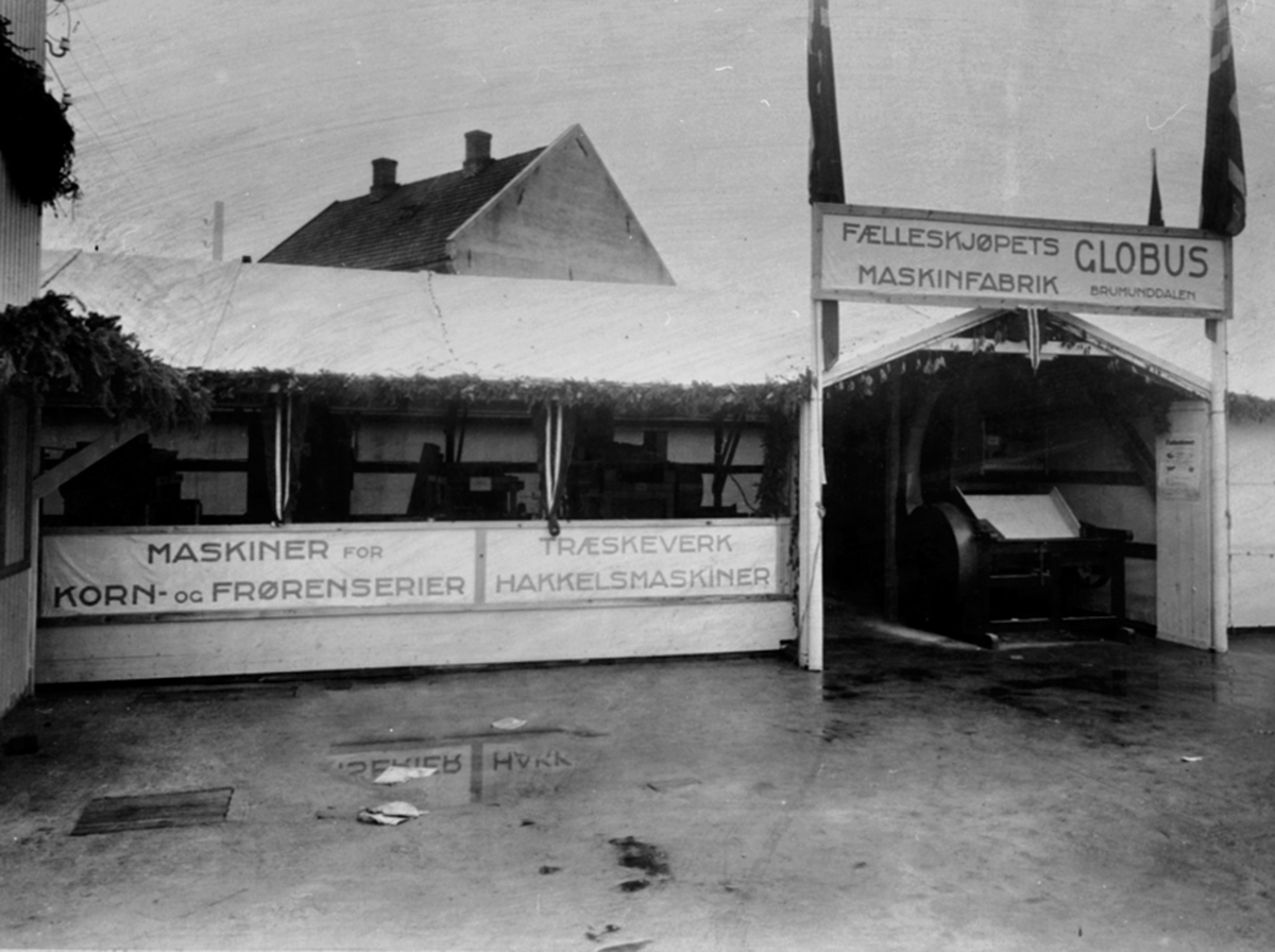 Anno Domkirkeodden, Utstilling på Notodden, messe, Globus Maskinfabrikk. Frørensemaskiner, treskeverk.