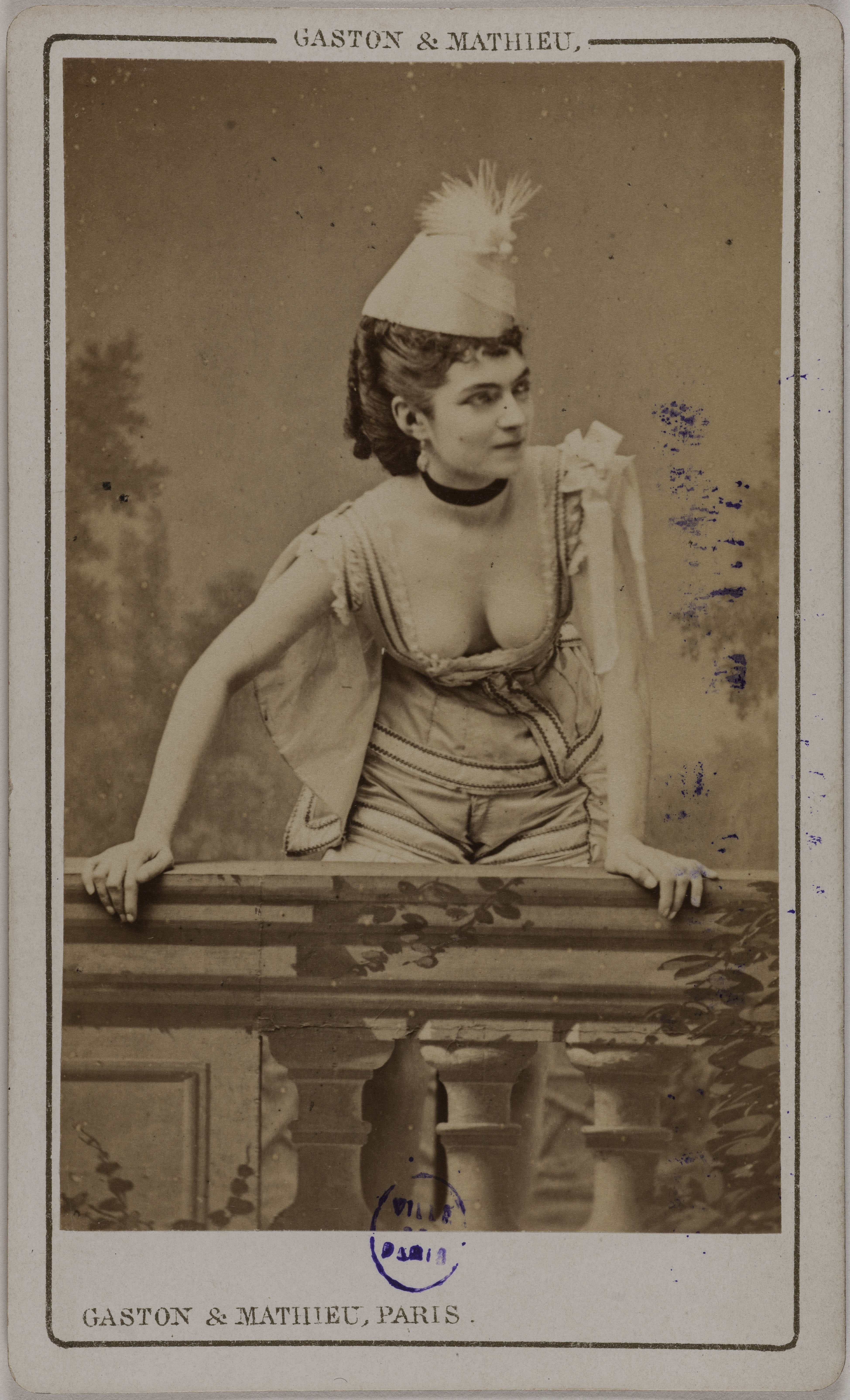 Gaston & Mathieu, Portrait d'Antonine (danseuse)
