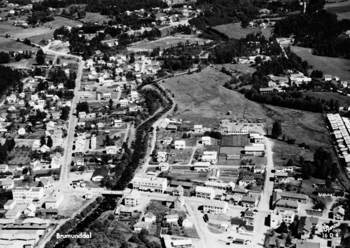 Anno Domkirkeodden, Flyfoto av Brumunddal sentrum, Brumunda, Berger Langmoens vei, Ringsaker.