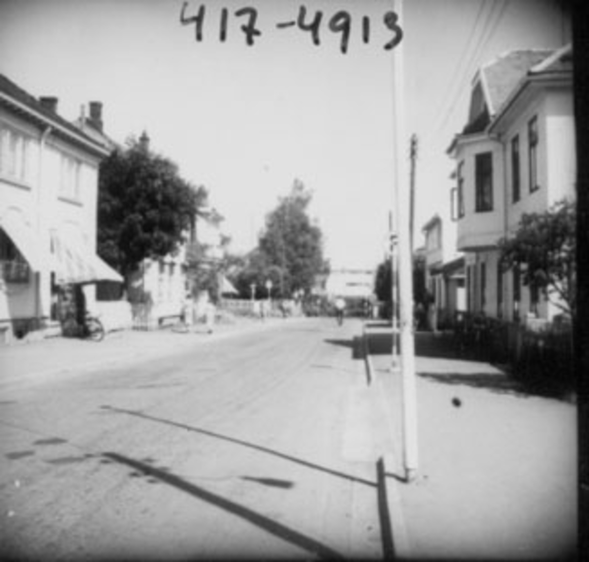 Anno Domkirkeodden, OVERSIKT STANGEBYEN, STORGATA. , LINDBO, SYKKLISTER, FOLK,