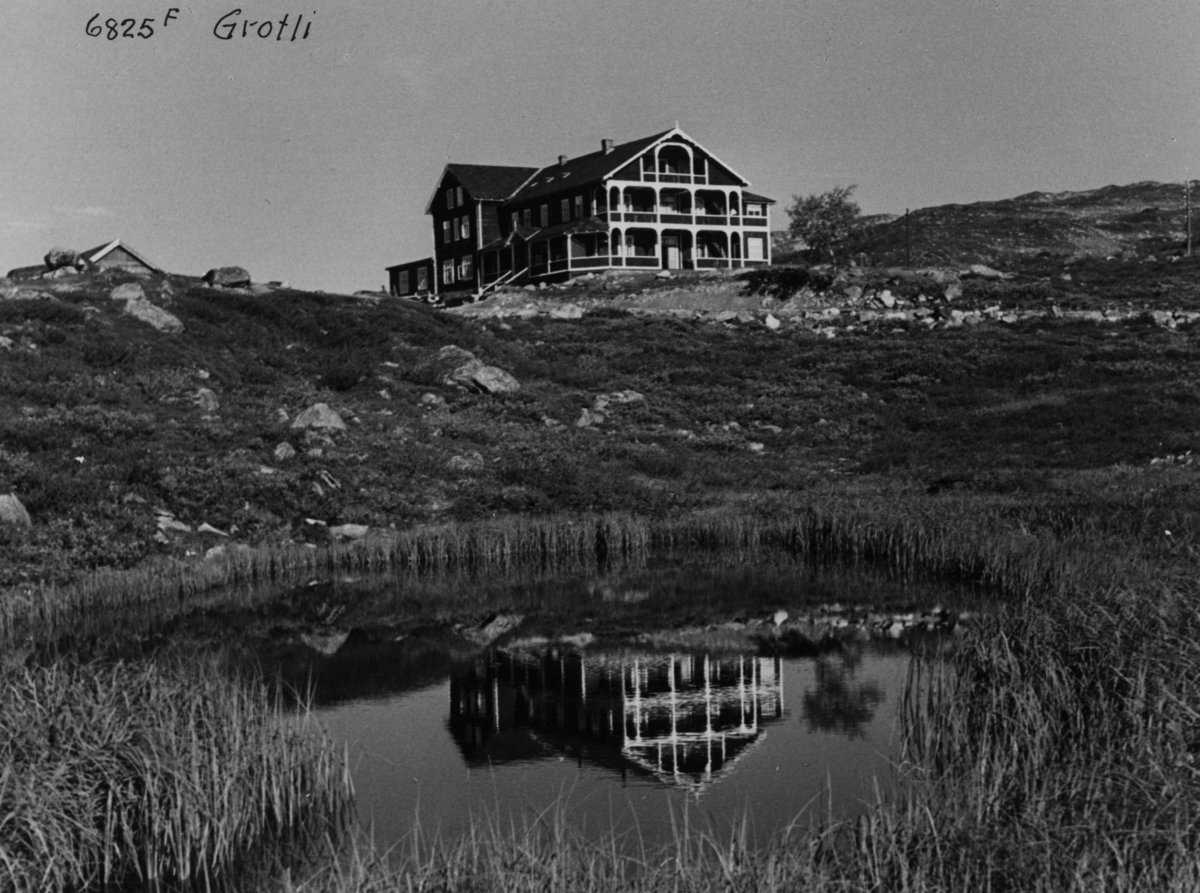 Anders Beer Wilse, Grotli Hotell