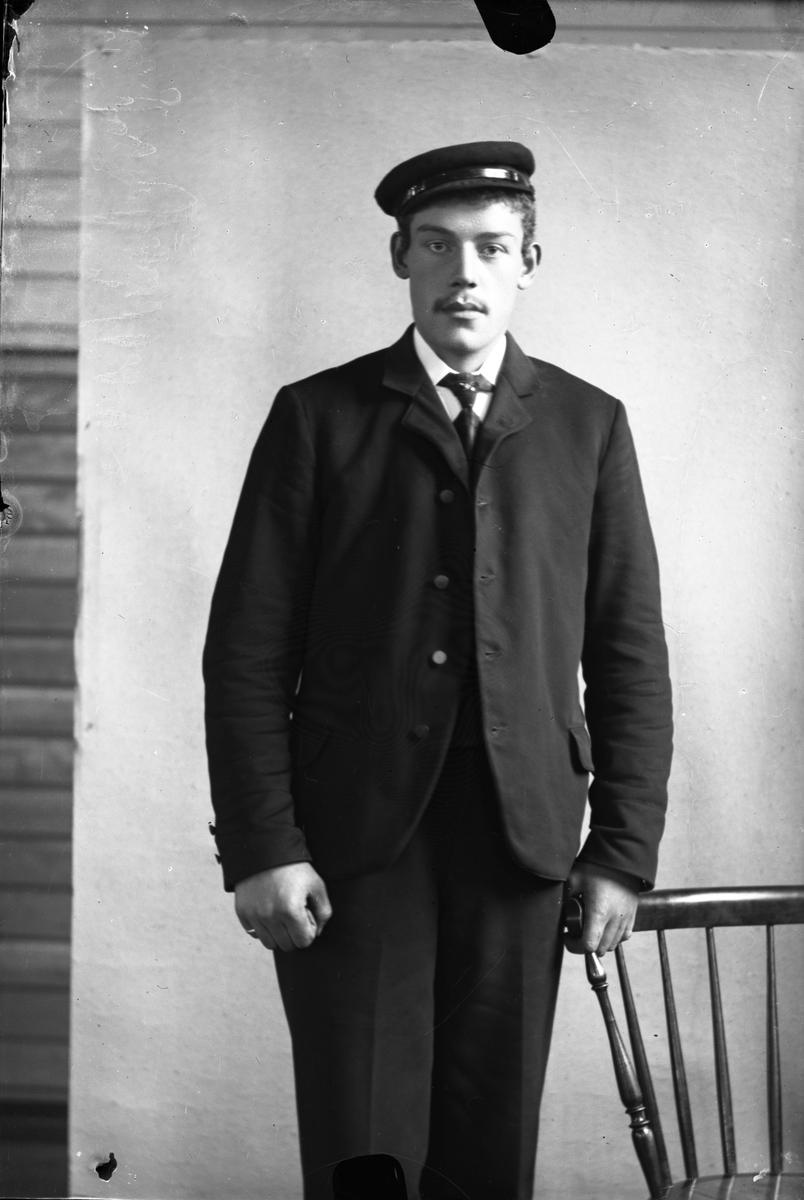 Oscar Holte, Portrett av mann