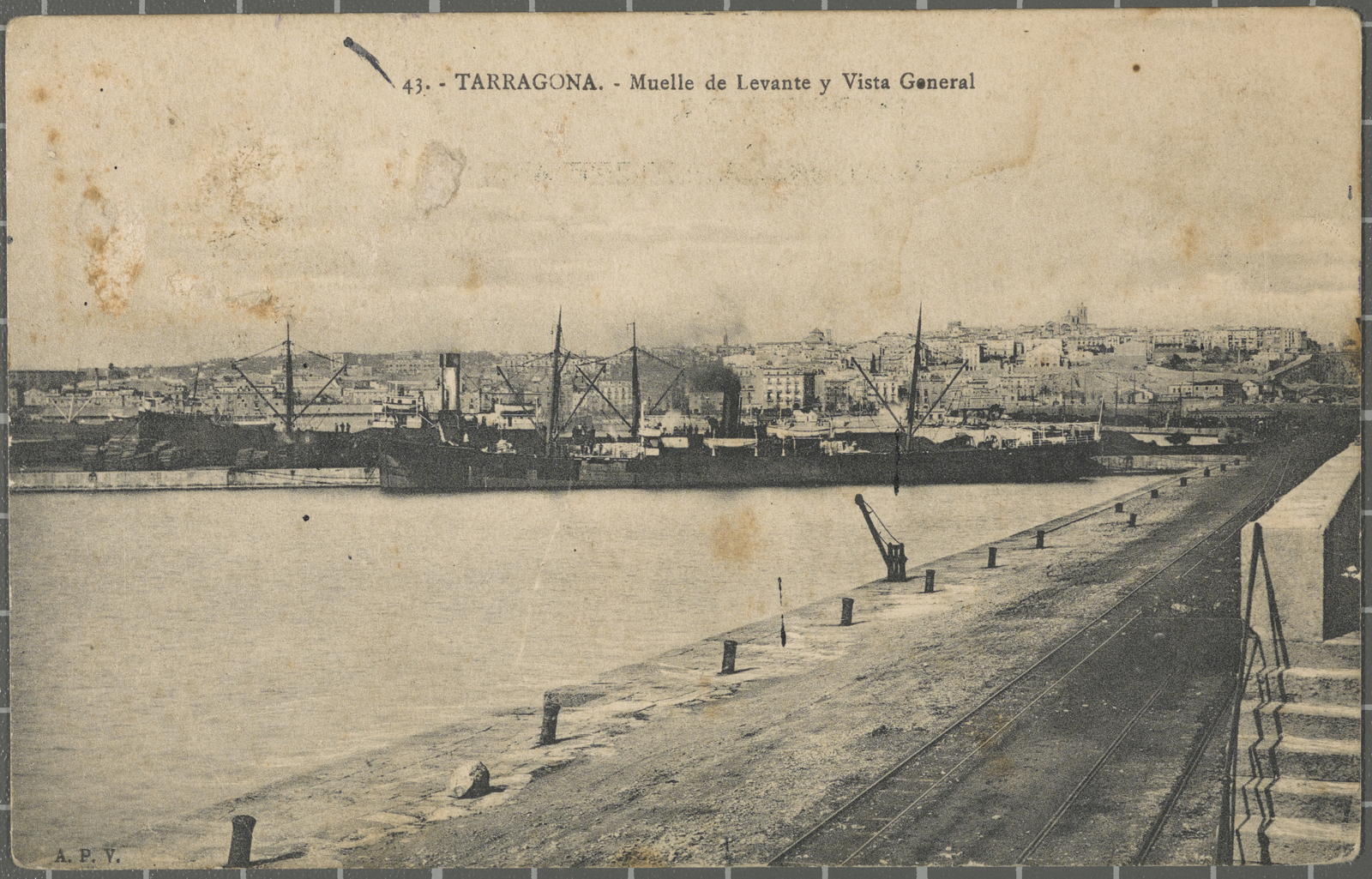 Desconegut, 43. - Tarragona. - Muelle de Levante y Vista General