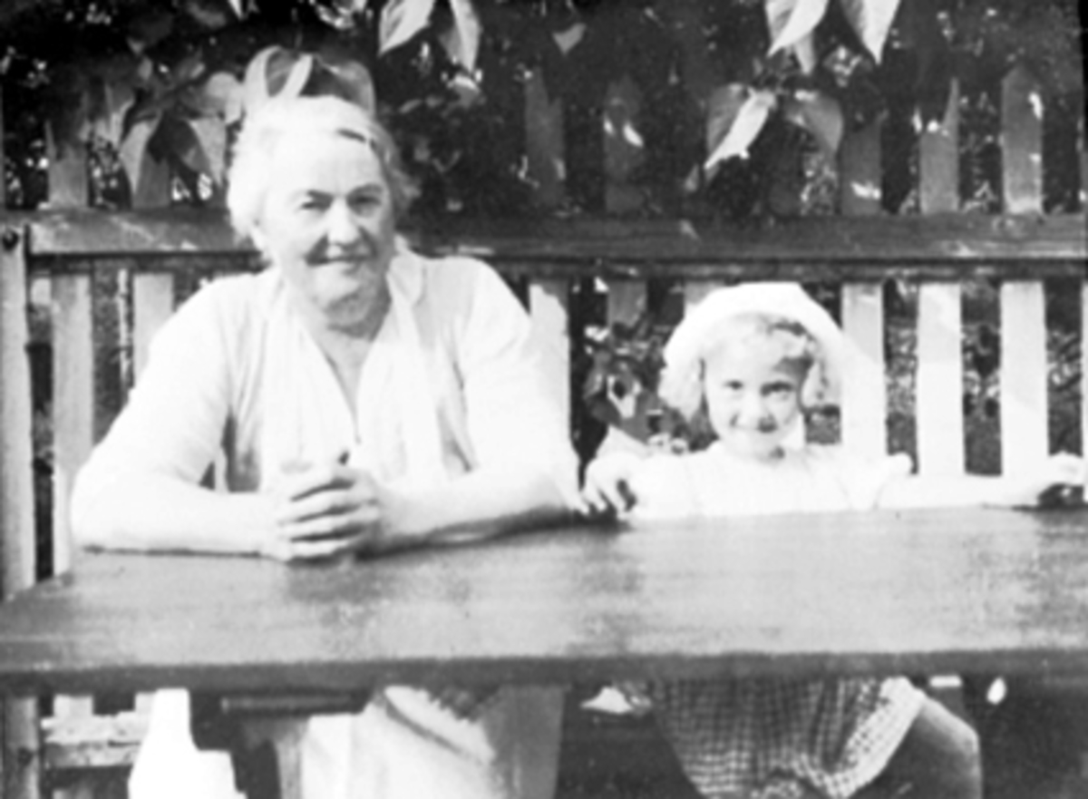 Anno Domkirkeodden, PAULINE ROTHI M/FORKLE, RANDI SVEEN JENTE M/HATT, HAGEBORD