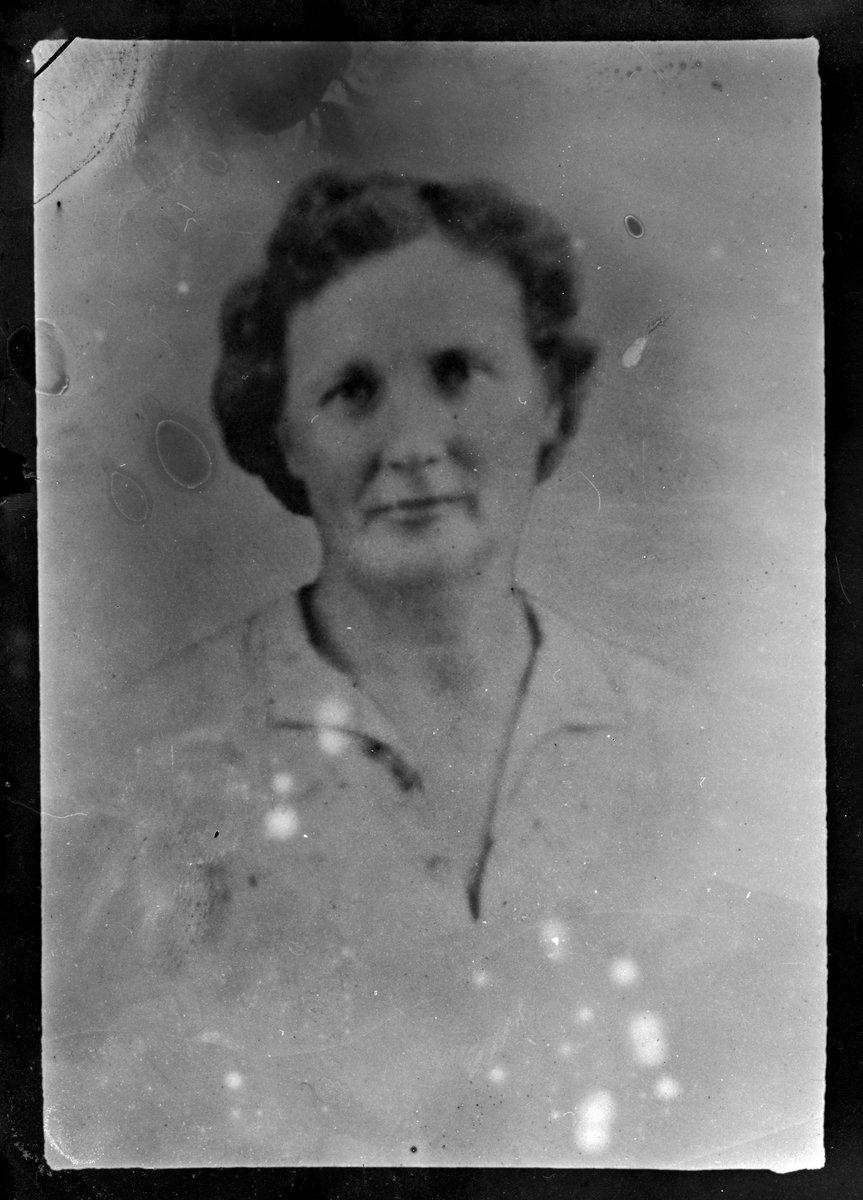 Skötsner-Edhlund, Ateljé Portrait - Woman, Östhammar, Uppland