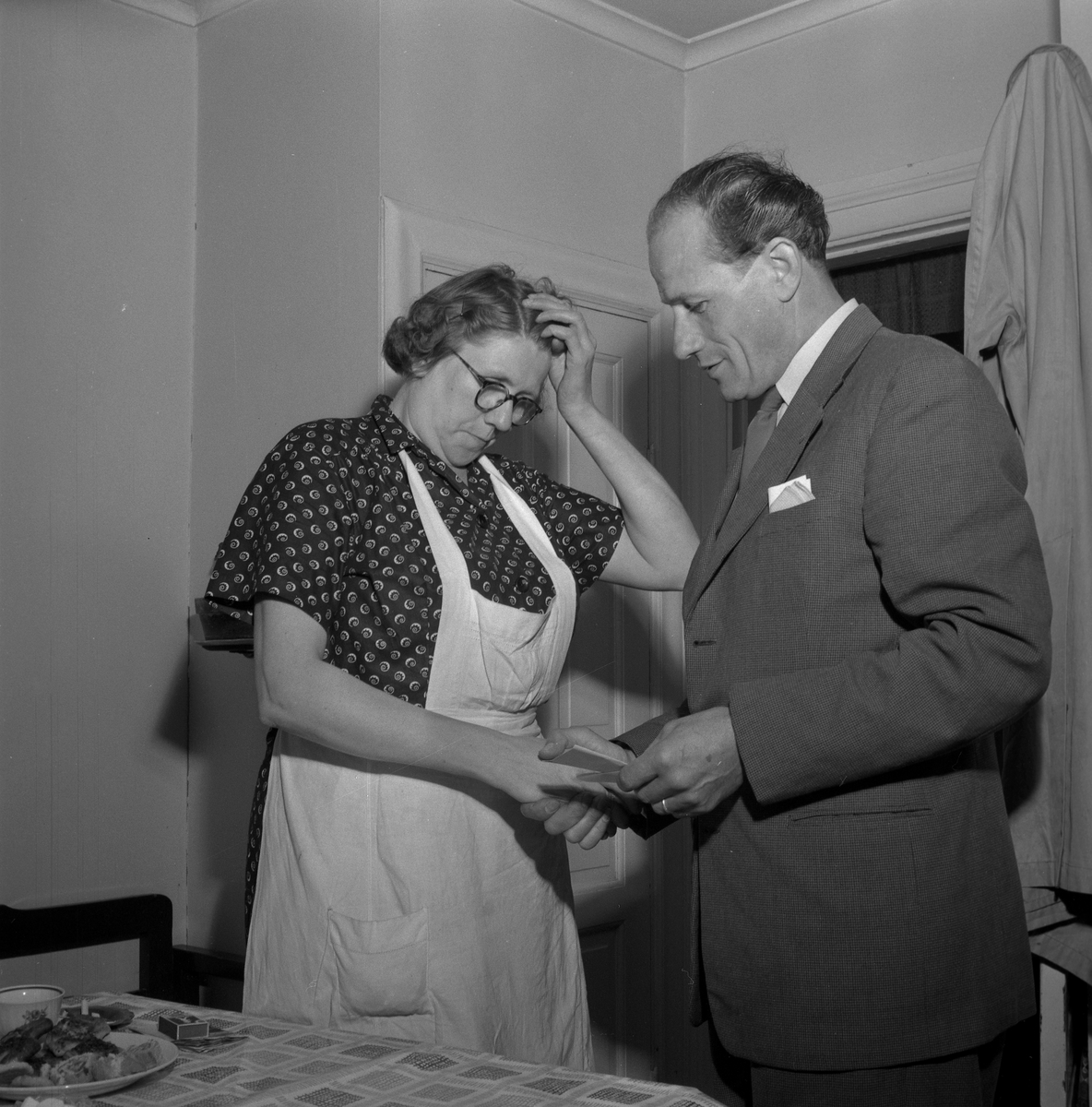 Örebro Kuriren, Mrs Pettersson gets 1000 kr. September 19, 1955.