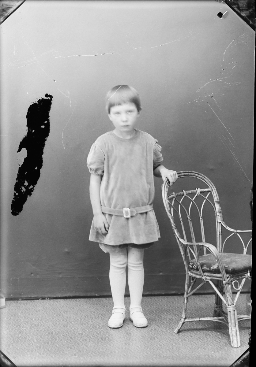 Skötsner-Edhlund, Ateljéporträtt - flicka, Östhammar, Uppland