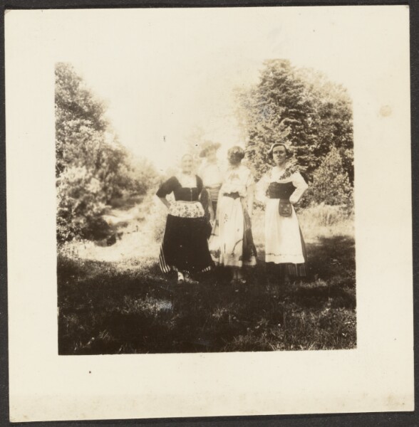 Louis Fleckenstein, [Four People in Dutch Costumes in Garden]