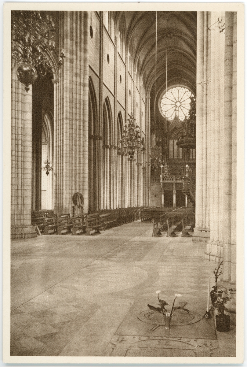 Gunnar Sundgren, Brevkort - Nathan Söderbloms grav i högkoret, Uppsala domkyrka
