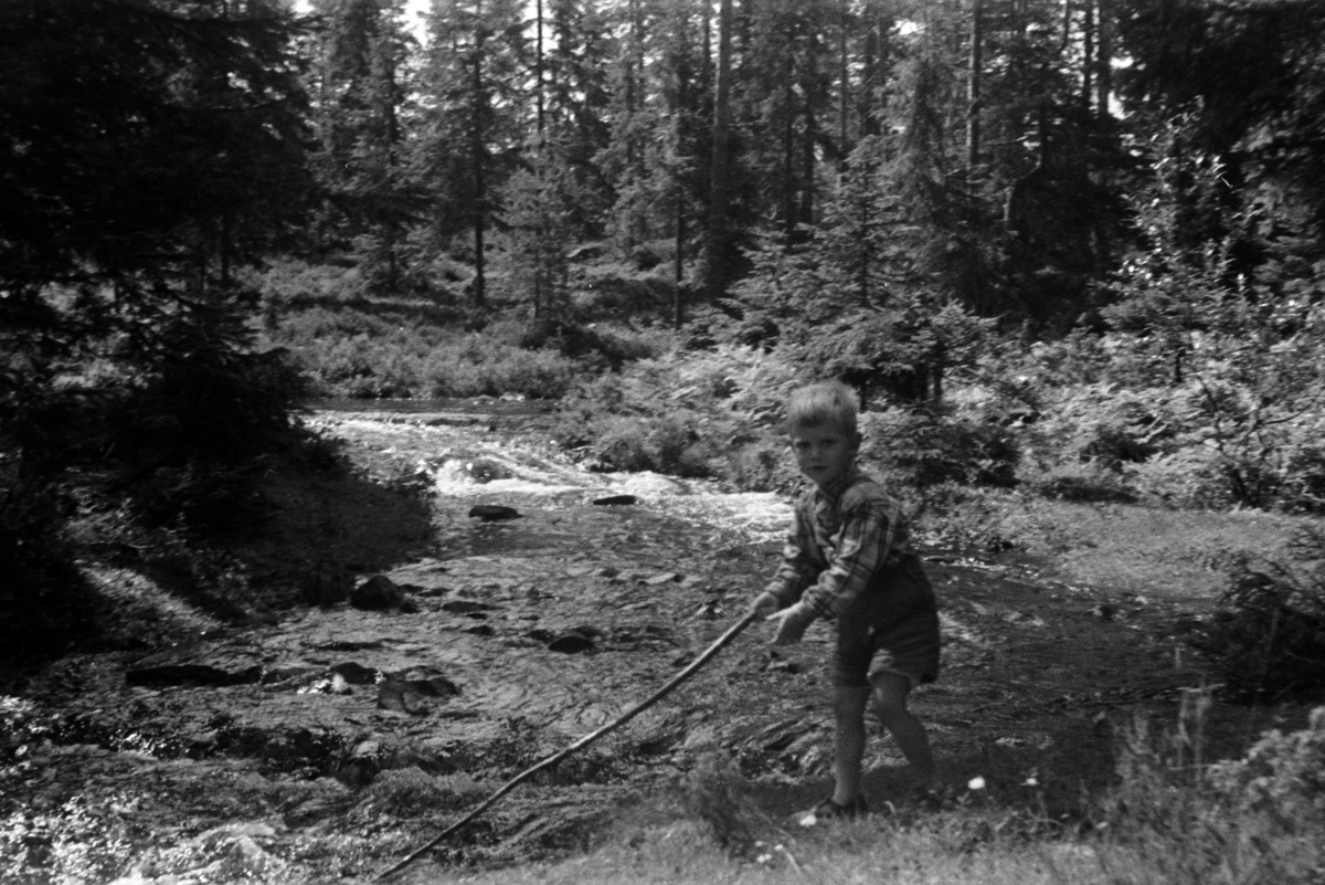 Adolf Skjegstad, UKJENT GUTT, FISKER I BEKK,