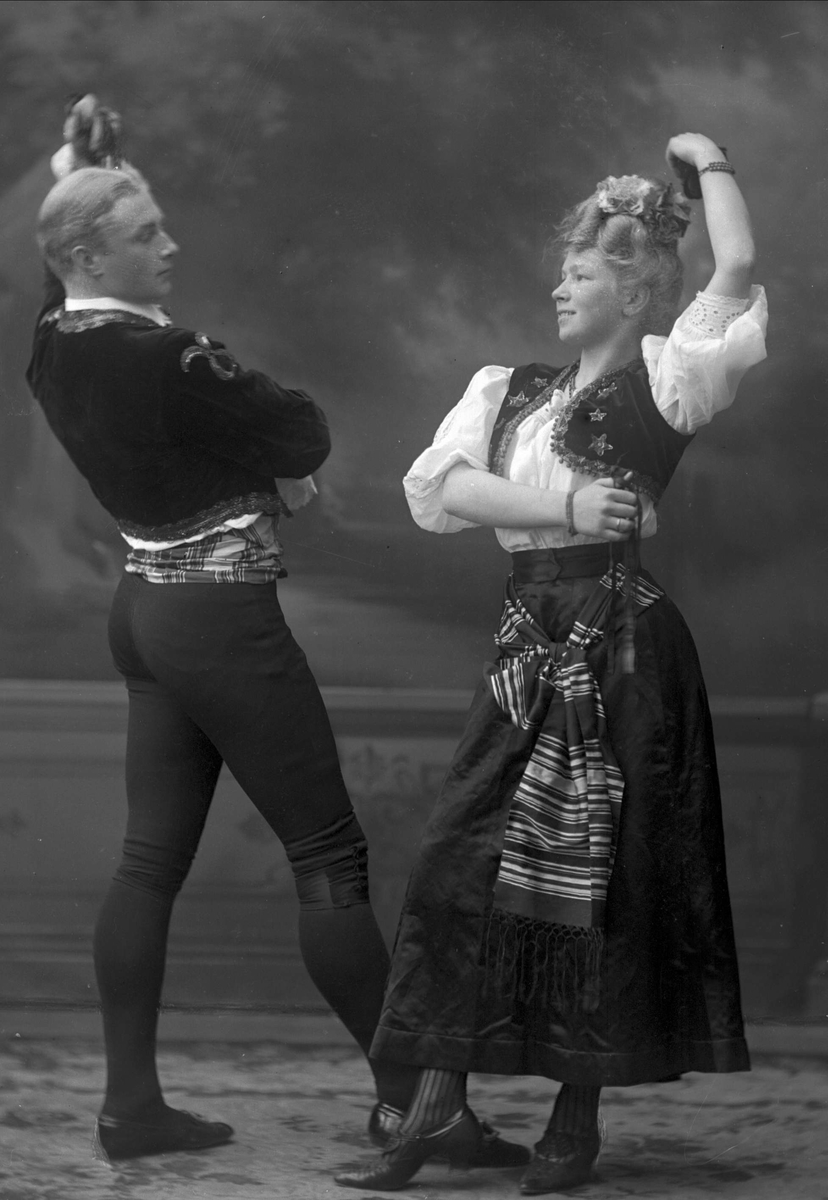 Gustav Borgen, Dobbeltportrett, mann og kvinne som spanske dansere.