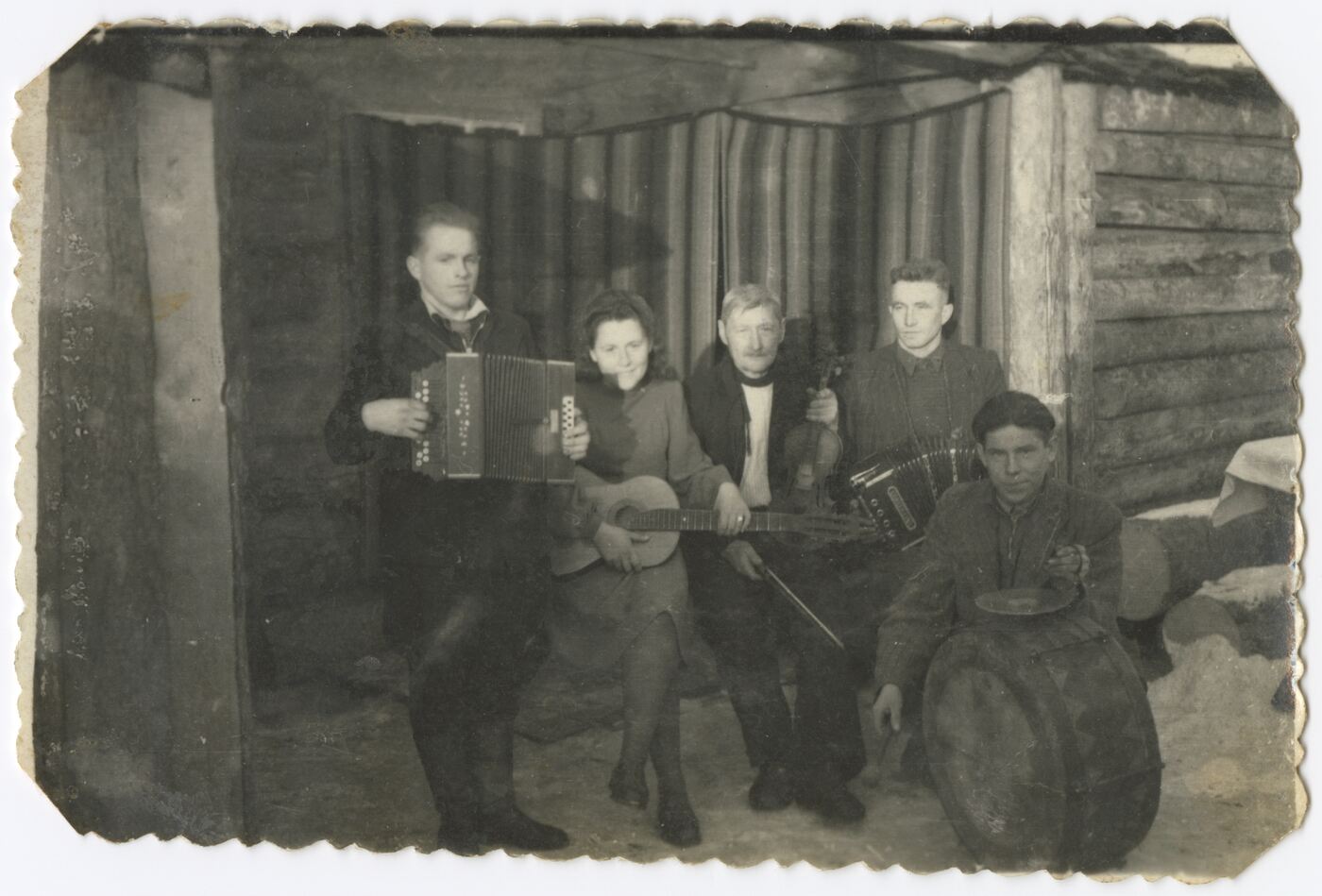 Nežinomas autorius, Lietuviai tremtiniai – vestuvių muzikantai