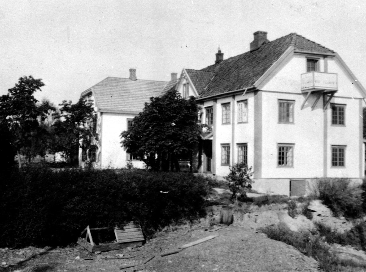 Anno Domkirkeodden, Hovedbygning på Vien øvre, Helgøya.