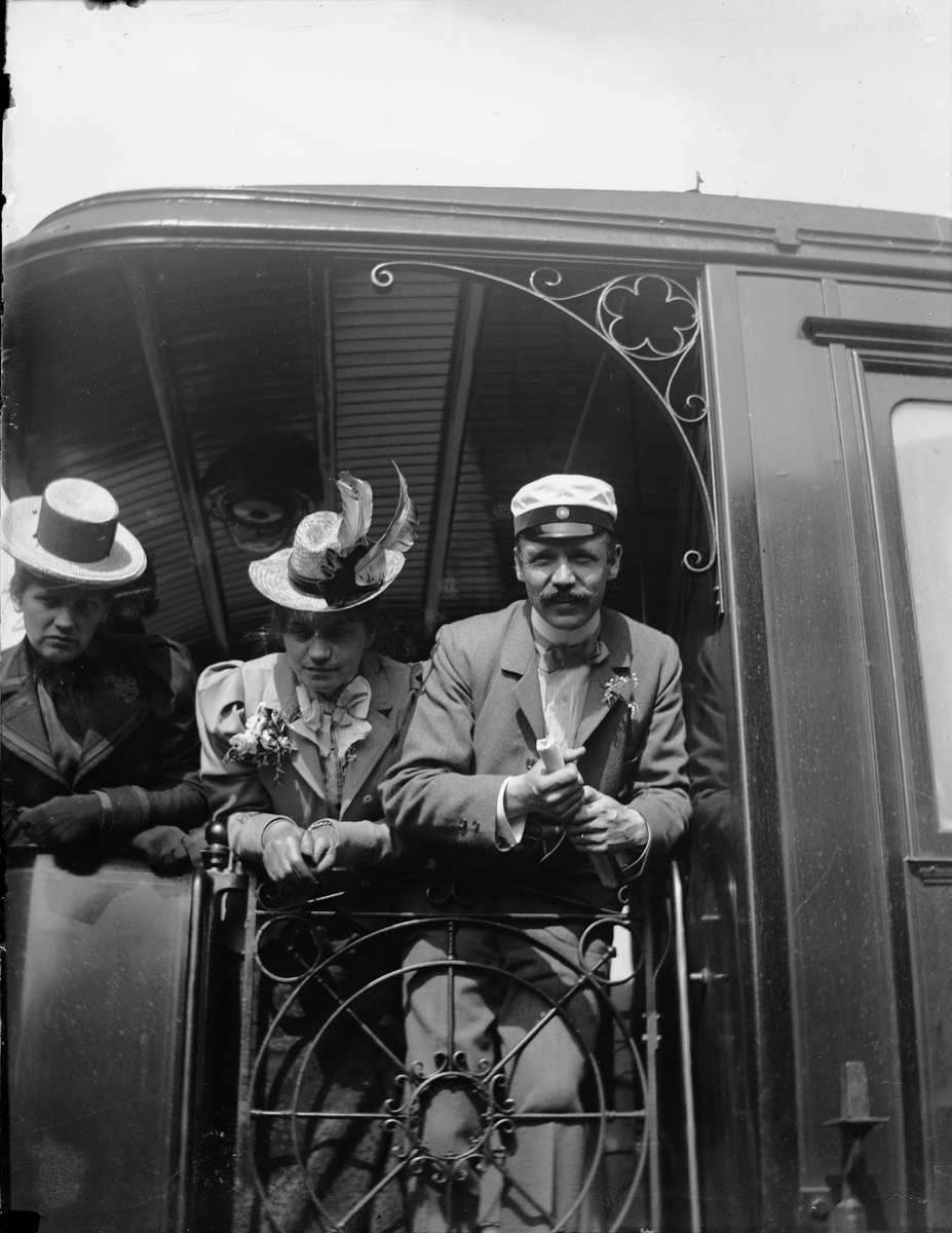 Carl Liljefors, Christiane och Ruben Liljefors på Uppsala centralstation, Uppsala 1900 - 1901