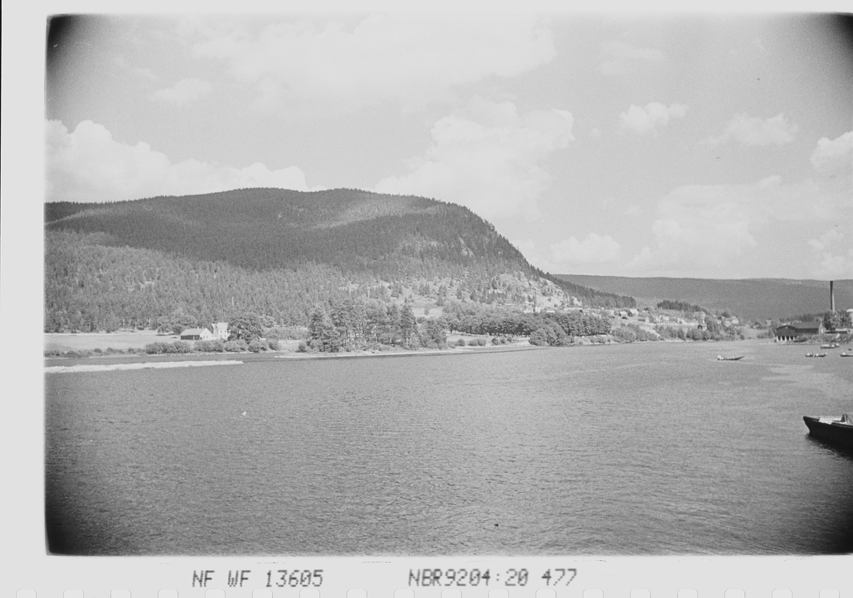 Anders Beer Wilse, Antatt landskap ved Mjøndalen med Drammenselva og omegn. Fotografert 1940.