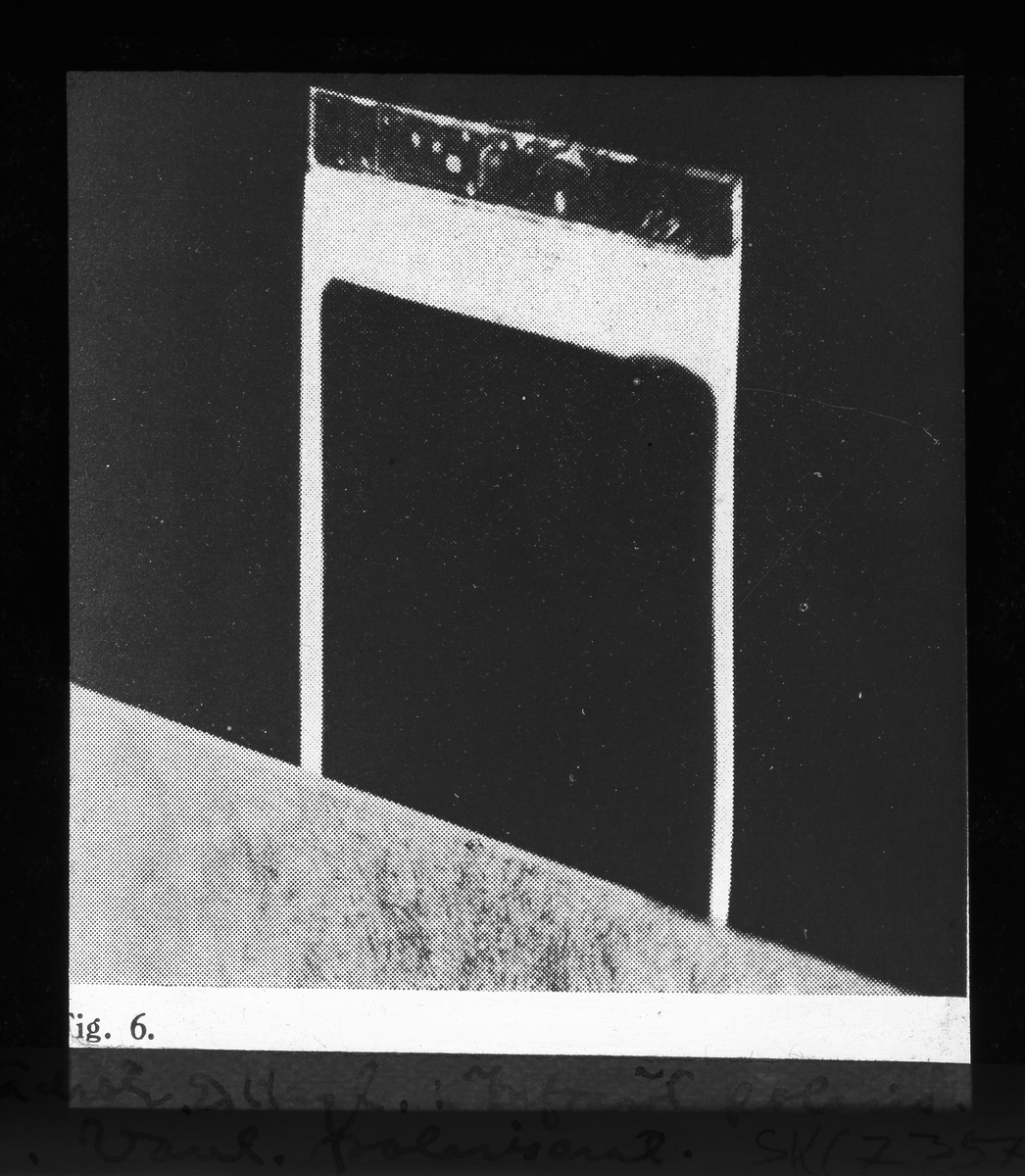 Unknown artist, Skioptikonbild från Institutionen för fotografi vid Kungliga Tekniska Högskolan. Använd av professor Helmer Bäckström som föreläsningsmaterial. Bäckström var Sveriges första professor i fotografi vid Kungliga Tekniska Högskolan i Stockholm 1948-1958. Polaris-foto i infrarött.