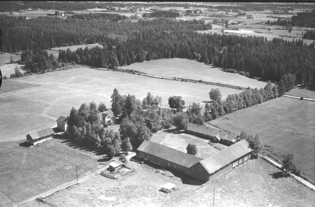 Widerøes Flyveselskap A/S, FLYFOTO OPPSTAD