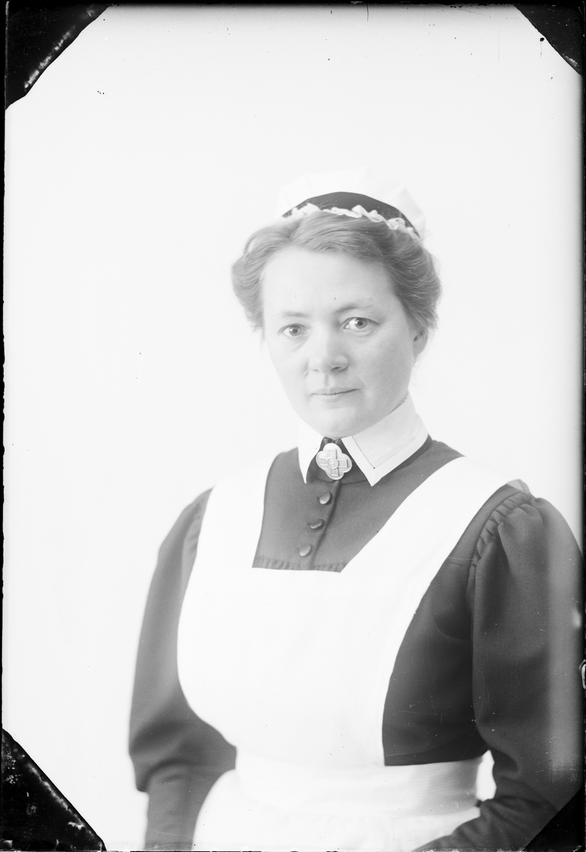 Skötsner-Edhlund, Kvinna i sjukvårdsuniform, Östhammar, Uppland