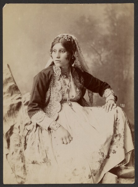 Unknown, [Portrait of a woman]