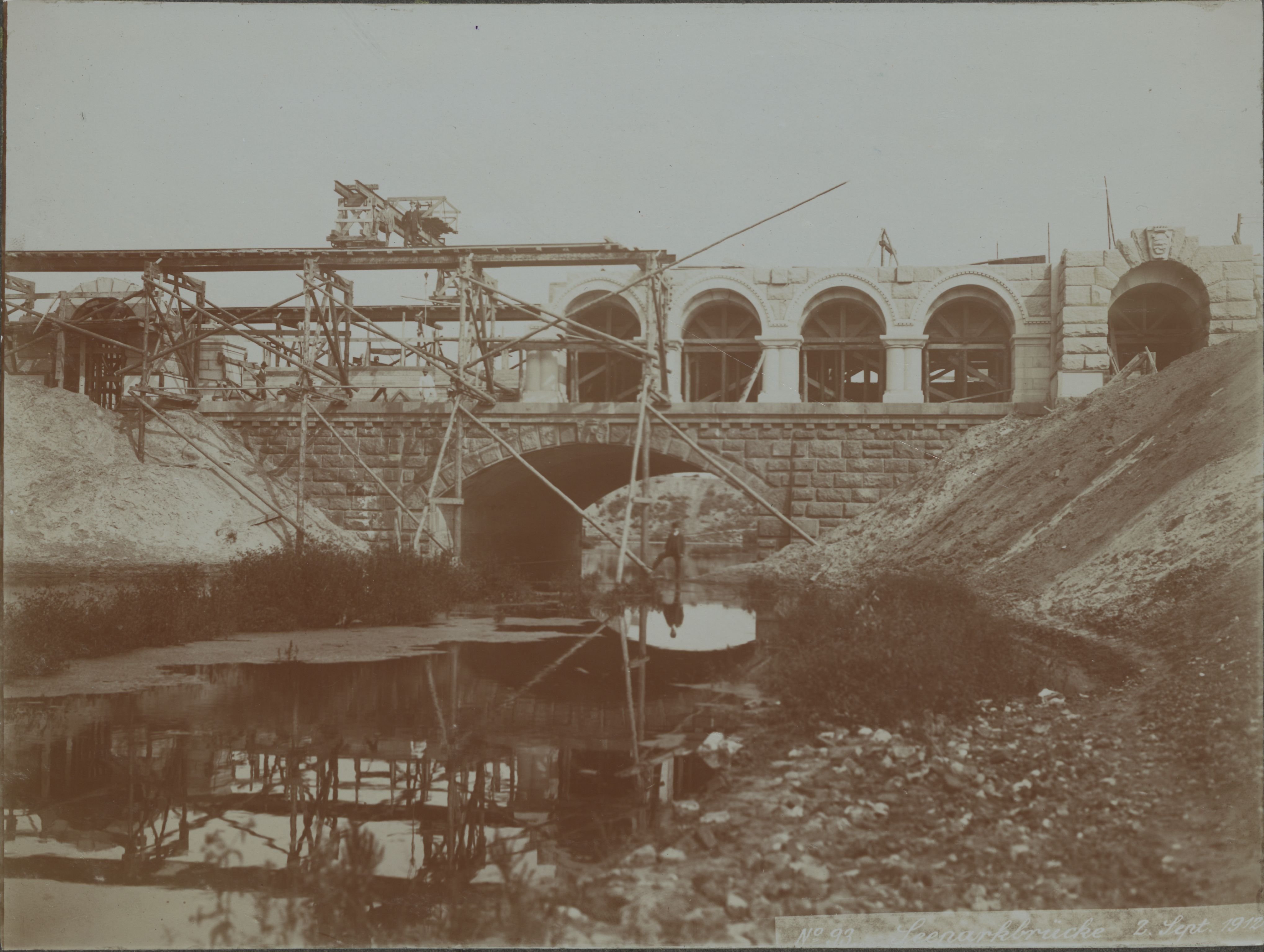 Unknown artist, Bau der Wilmersdorf-Dahlemer U-Bahnstrecke, Seeparkbrücke