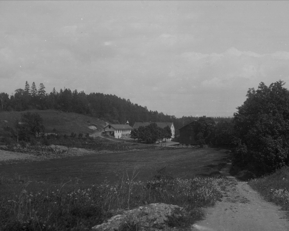 Gustav Borgen, Gårdsbebyggelse ved en ås. Hansens landsted, Østøen.