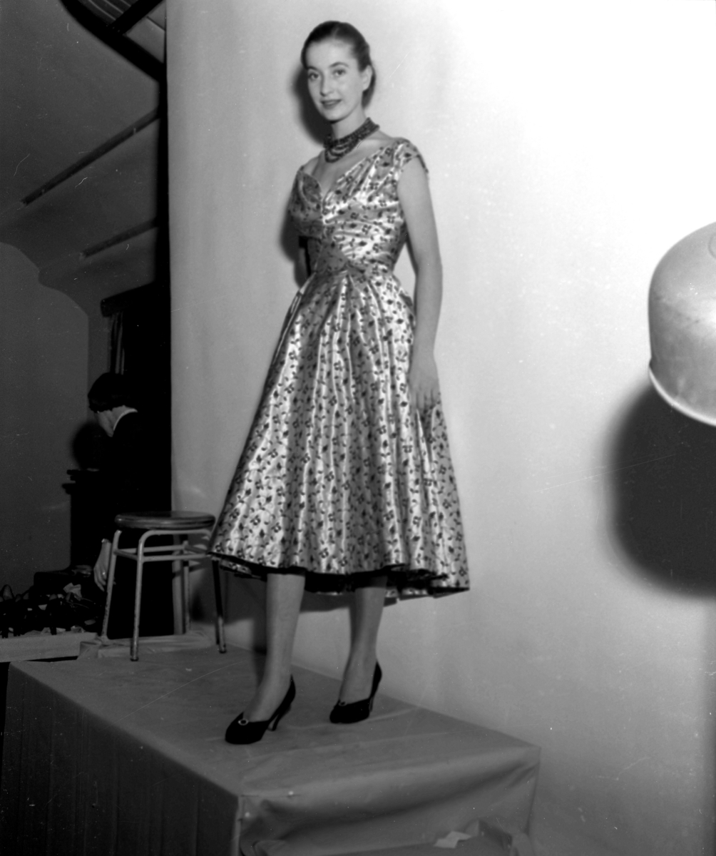 Örebro Kuriren, Mannekänger. The workshop school. September 13, 1955.