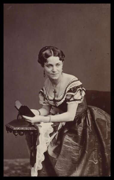 London Stereoscopic and Photographic Company, Guy Little Theatrical Photograph
