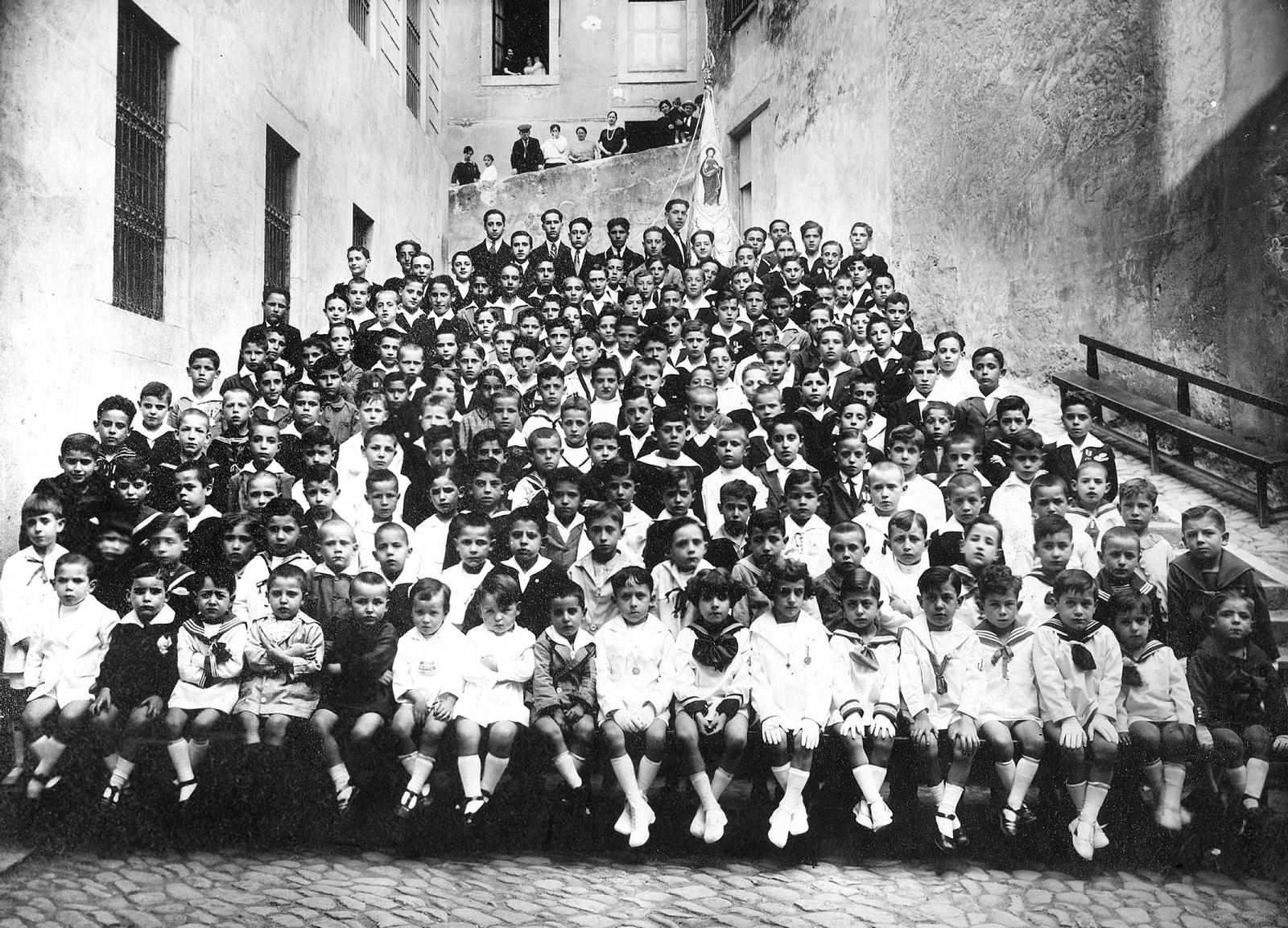 Desconegut, [Marist students]