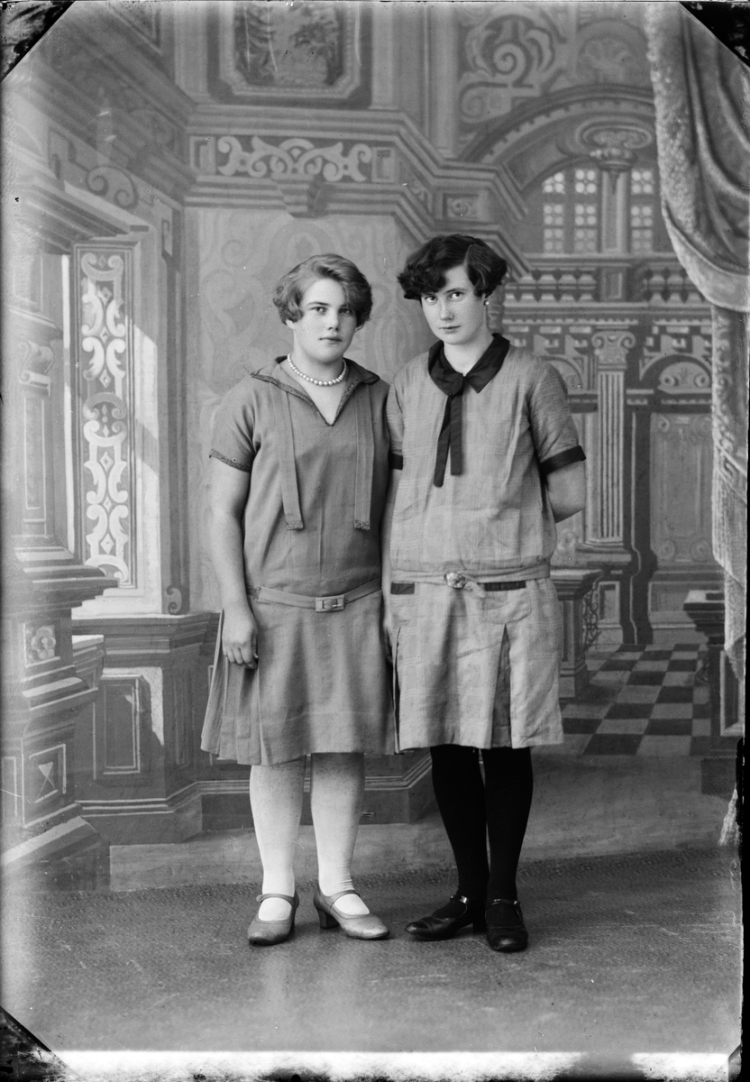 Skötsner-Edhlund, Two Young Women, Östhammar, Uppland