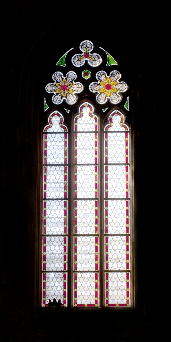Olle Norling, Glasmålning i Bielkekoret (travé 26), Uppsala domkyrka, Uppsala 2013