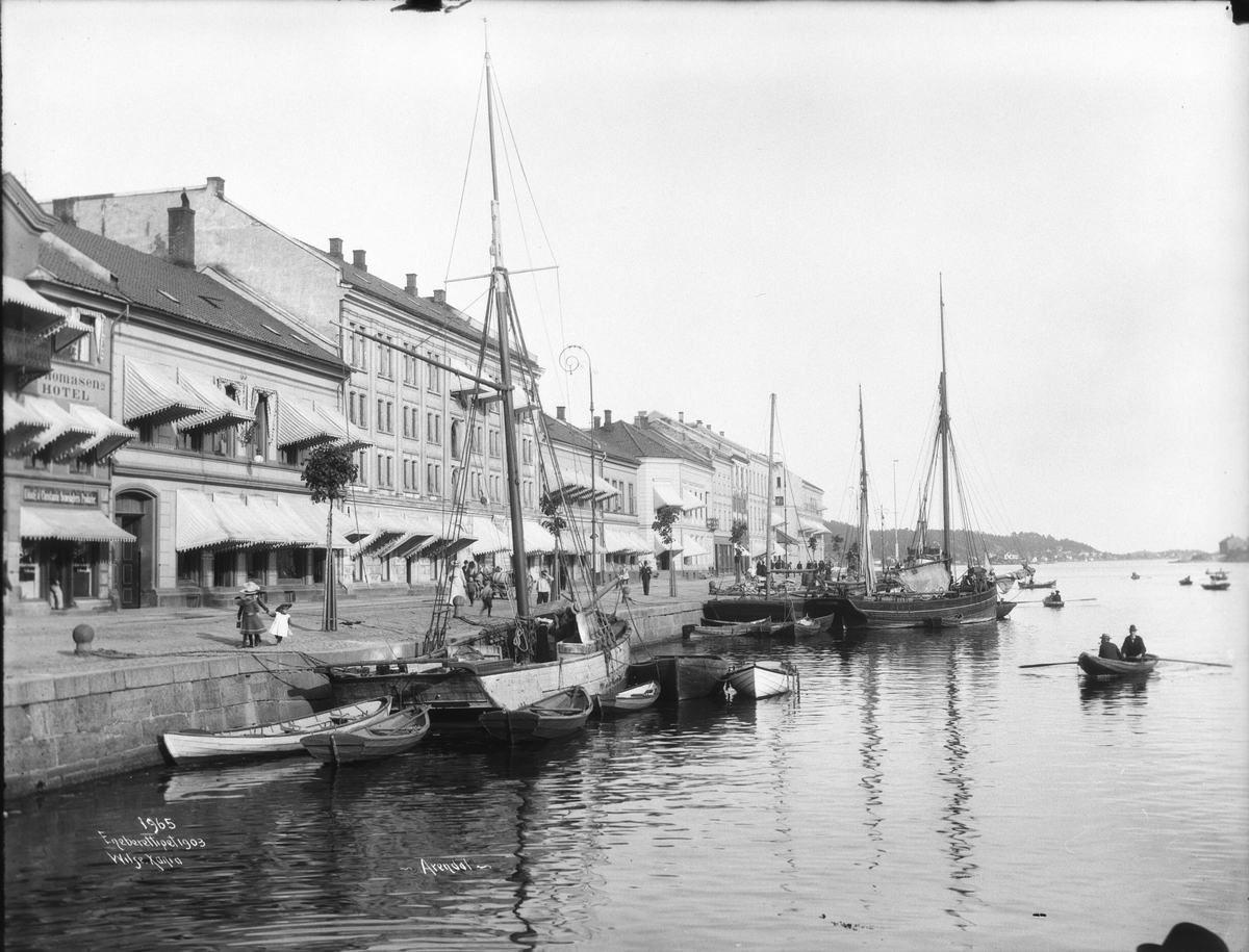 Anders Beer Wilse, Prot: Arendal - Strandgaten med havnen 10. Juni 1903