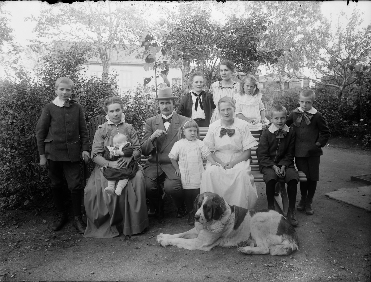 Skötsner-Edhlund, Handlare Nils Ferdinand Landberg med familj, Norrskedika, Börstil socken, Uppland