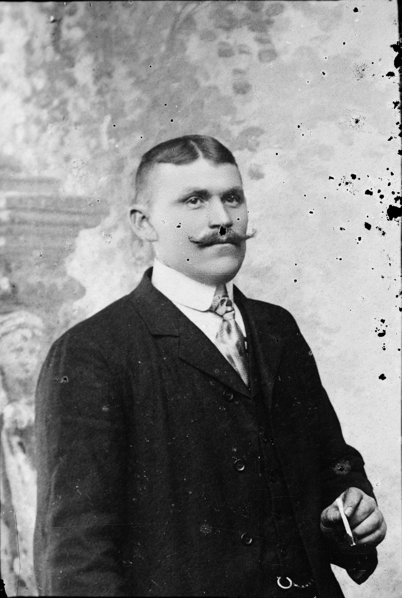 Skötsner-Edhlund, Ateljé Portrait - Man, Östhammar, Uppland