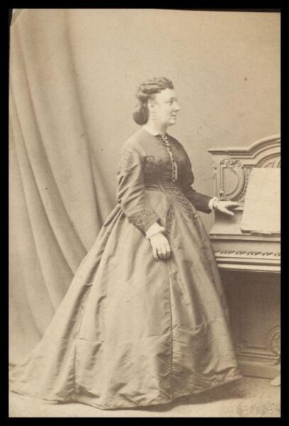 London Stereoscopic and Photographic Company, Guy Little Theatrical Photograph