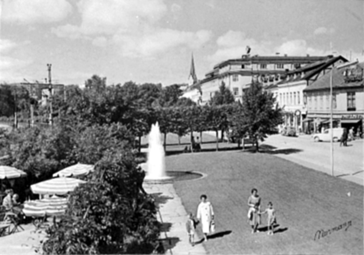 Anno Domkirkeodden, VICTORIAHAVEN, FONTENE, SOLPARASOLLER, FOLKELIV, STRANDGATA.