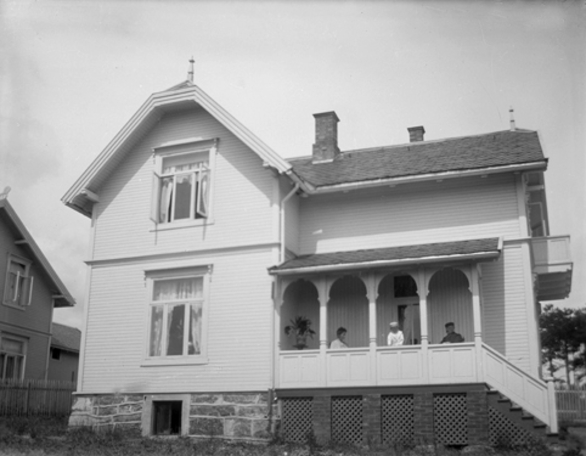 Anno Domkirkeodden, VANGENSTENS VILLA, KVARTAL 149, ST. OLAVSGT. 76 HAMAR, TEGNET AV A. HALVORSEN, GLASSPLATE.