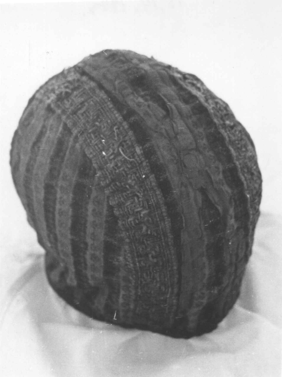 Anna Grostøl, Dåpslue til gutt. Åseral, Vest-Agder 1943.