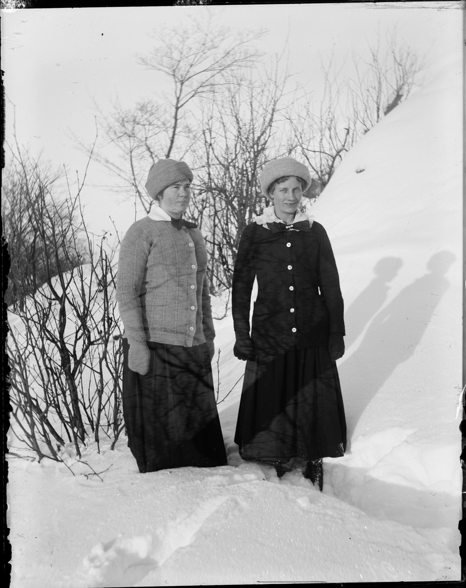 Skötsner-Edhlund, Two Women, Boden
