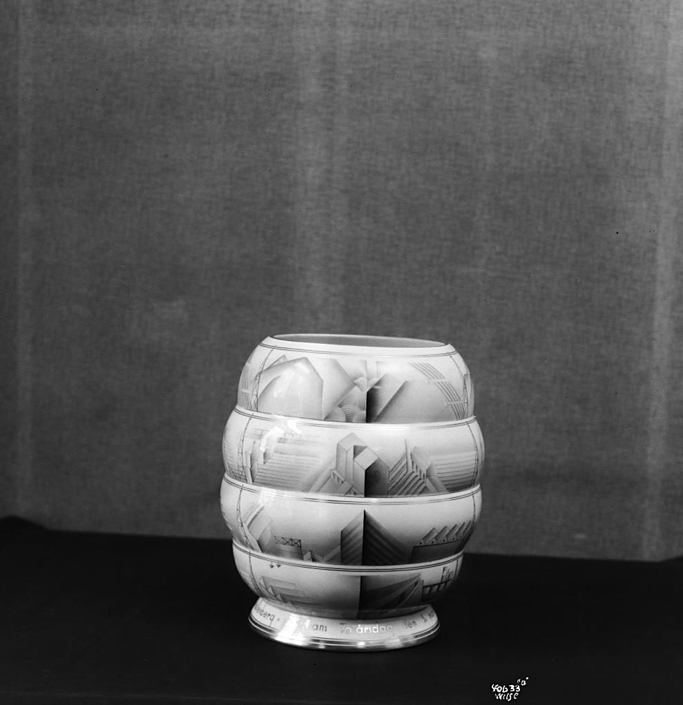 Anders Beer Wilse, Prot: Porsgrund Porselæn Hydros vase