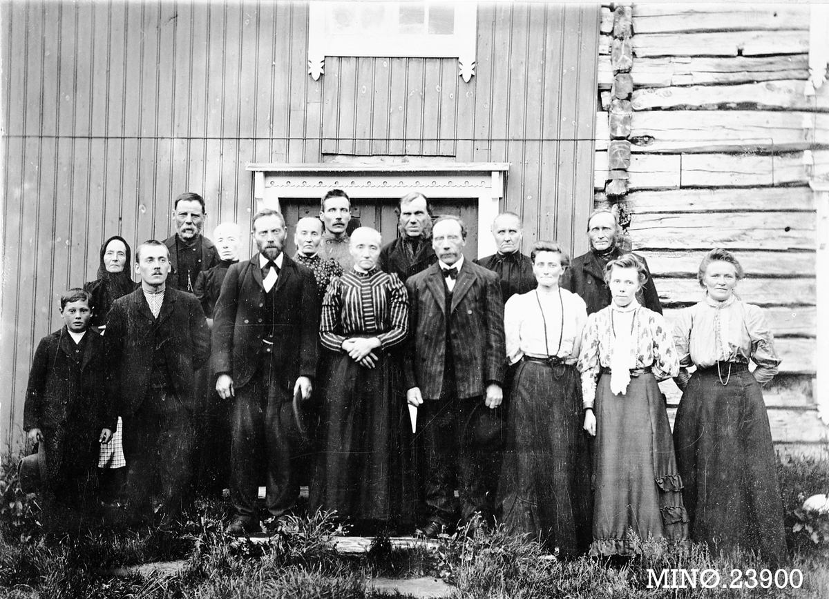 Peder J. Bredalslien, Gruppebilde, personer