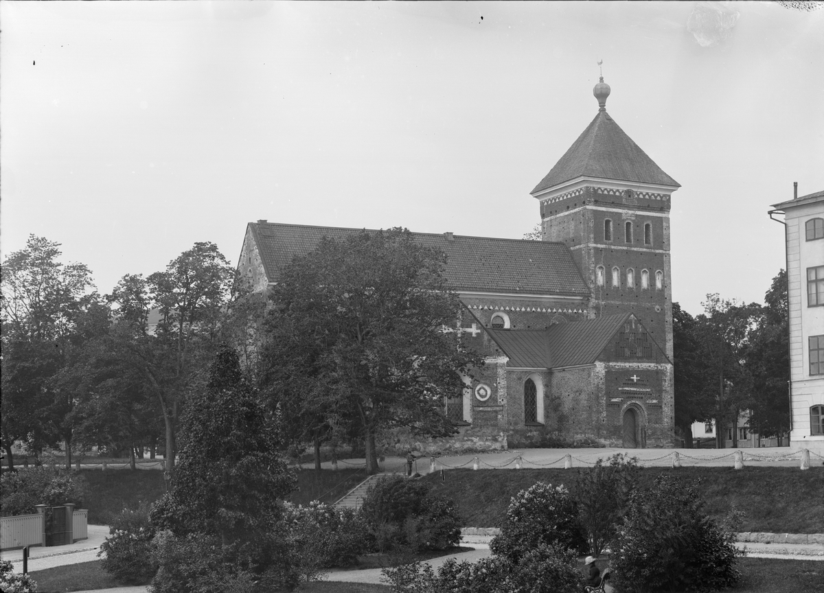 Henri Osti's Fotografiateliér, Helga Trefaldighets kyrka, Uppsala före 1914