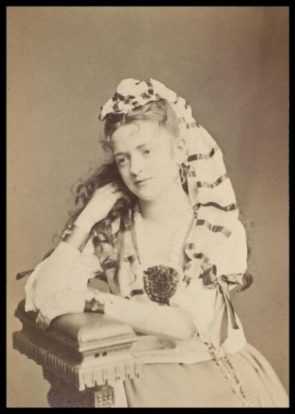 London Stereoscopic and Photographic Company, Guy Little Theatrical Photograph