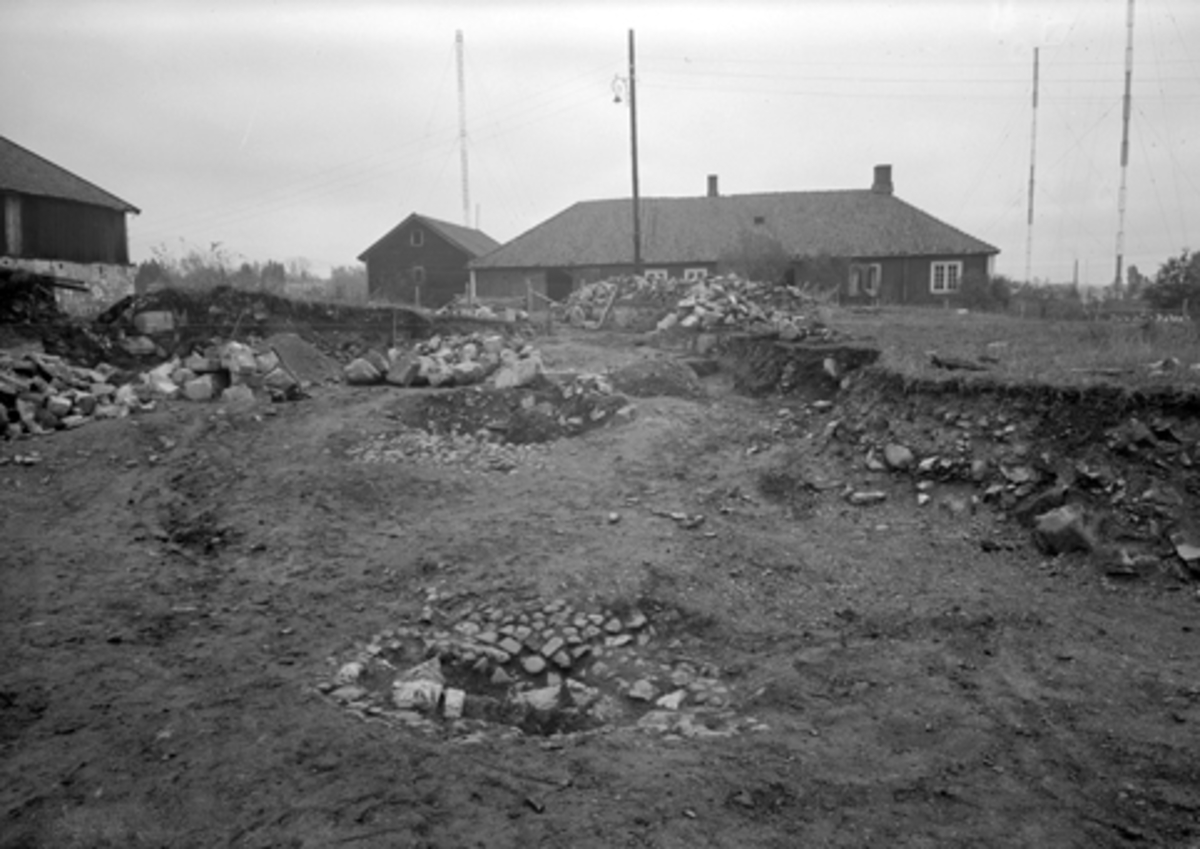 Anno Domkirkeodden, HAMAR BISPEGÅRD, HAMARKAUPANGEN, BORGGÅRDEN, DRENGESTUA, DOMKIRKEODDEN, UTGRAVING, ARKEOLOGI, GERHARD FISCHER, FOTO NORMANN, 13. 10. 1948, FOTO 28.