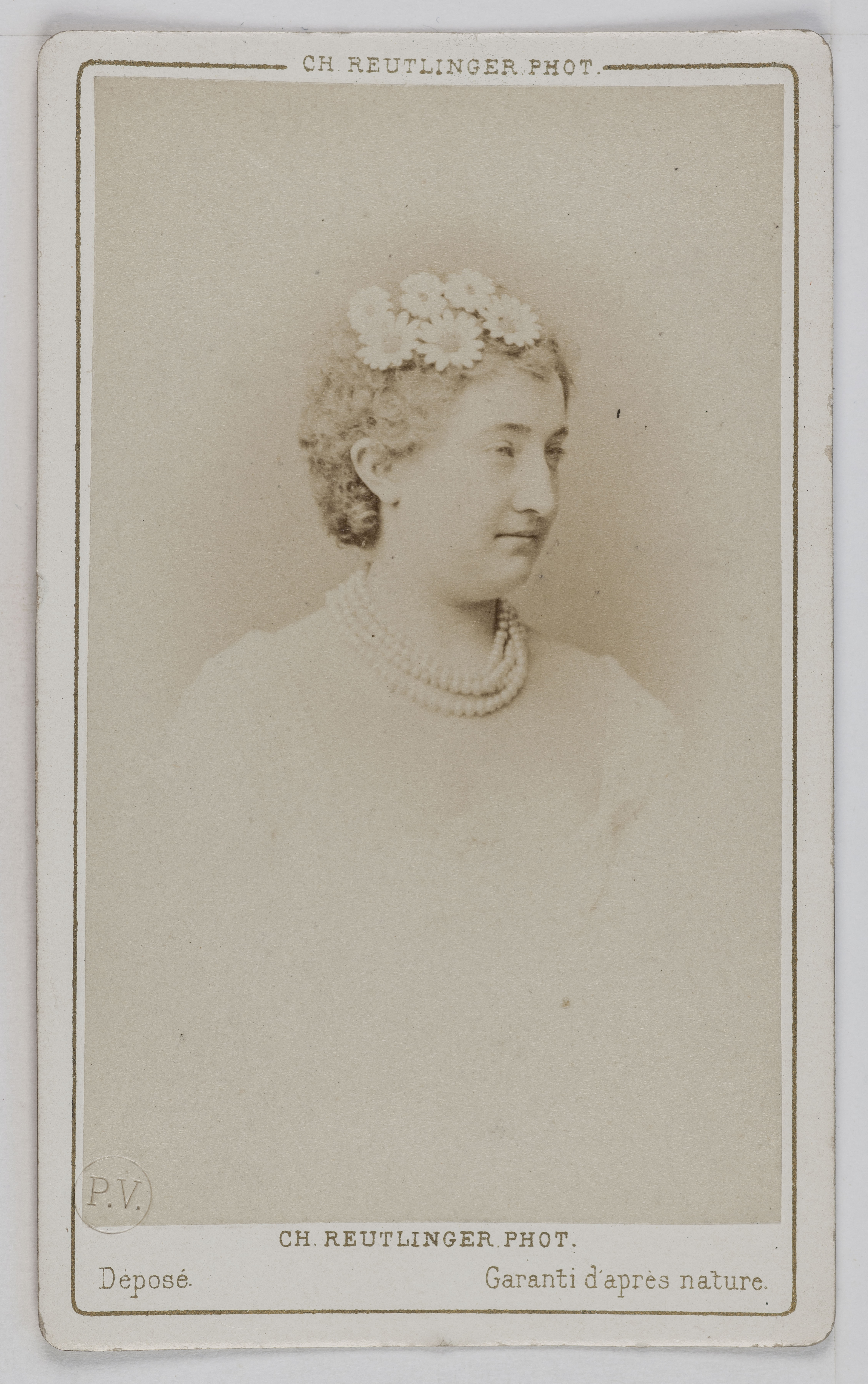 Charles Reutlinger, Portrait de Caroline Van Dyck, actrice au Théâtre des Bouffes Parisiens en 1869-1871, au Théâtre des Folies Dramatiques et au Théâtre Athénée ? en 1878.