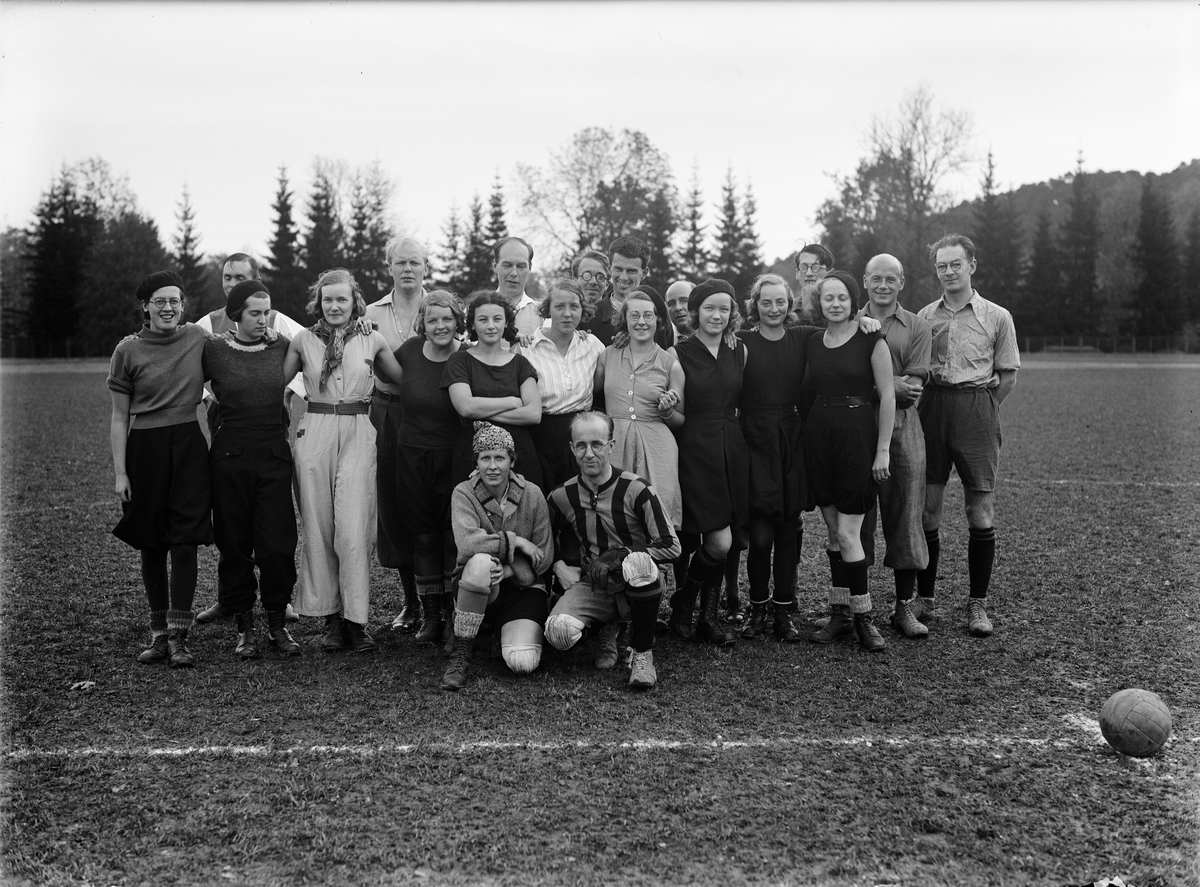 Paul Sandberg, Two football teams at West Manlands-Dala student nation “in the sisterly and fraternal worst before the start of the big blow,” likely at the Students Sports Square