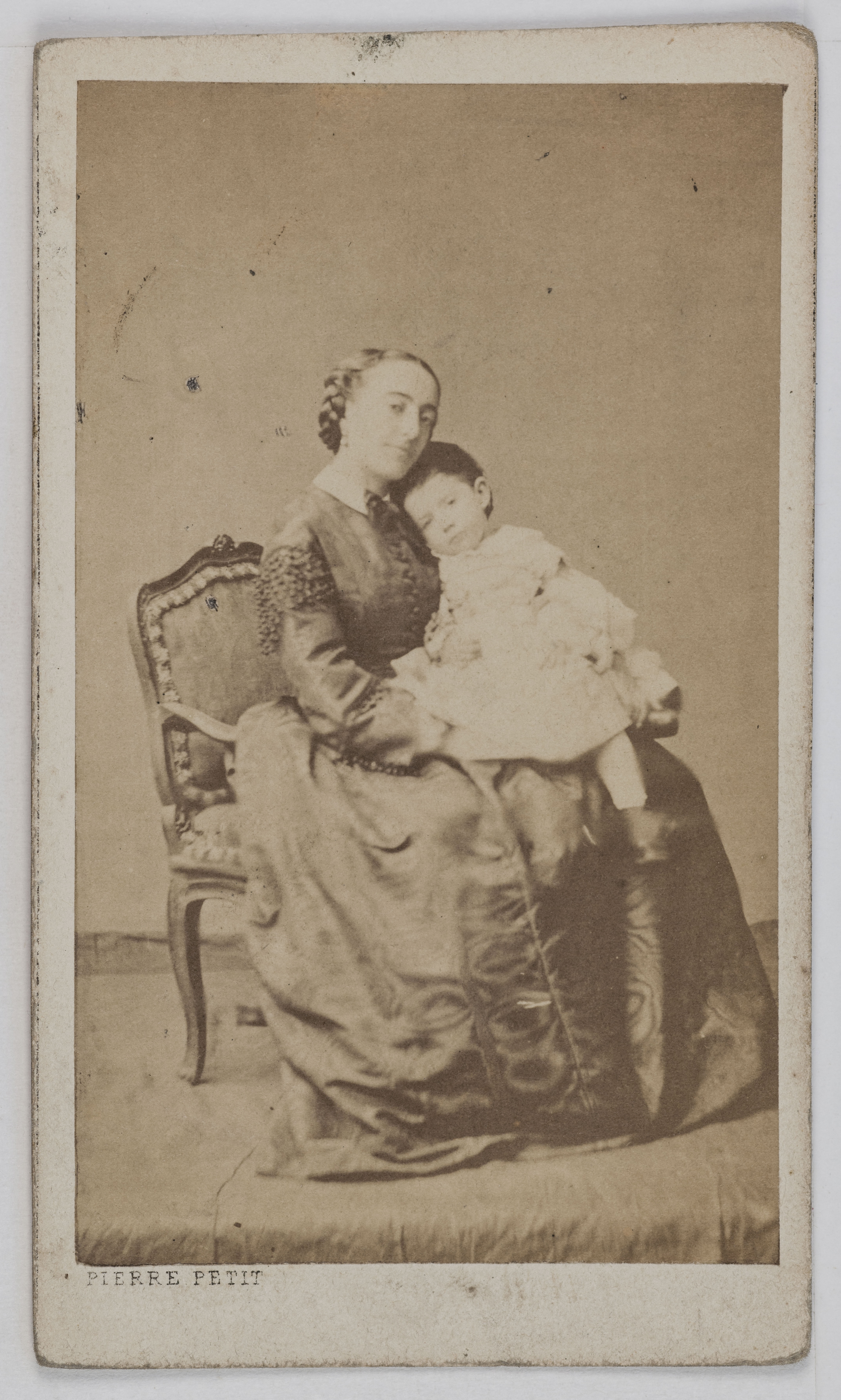 Pierre Petit, Portrait de Mme Vandenheuvel, (née Caroline Duprez, 1832-1875), soprane française, fille de Gilbert Duprez et d'Alexandrine Duperron-Duprez et épouse du violoniste belge Vandenheuvel.